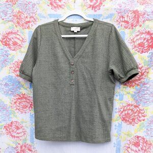 LOFT Large Green Light Waffle/Weave Blouse Large V-neck Short Sleeve